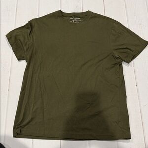 Banana Republic Men's Premium Green Tee